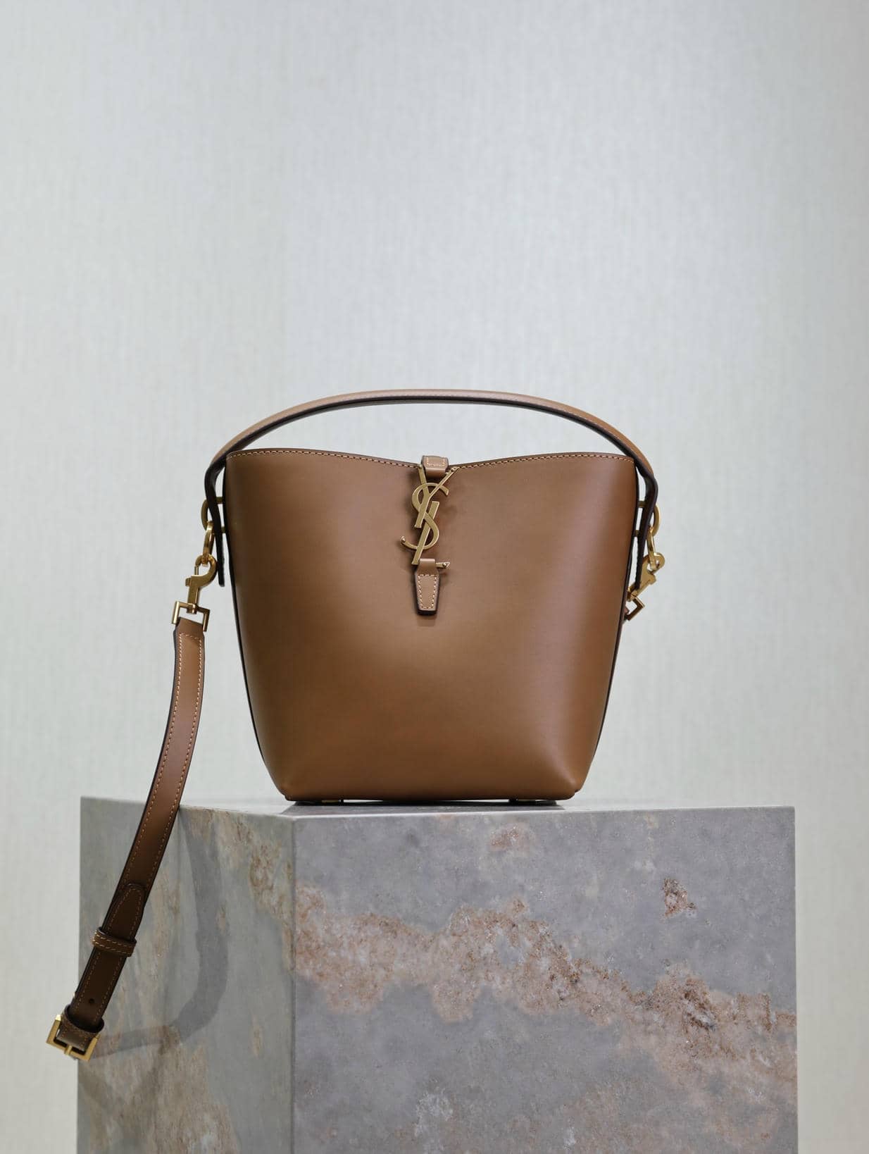 1 Bucket Bag-38